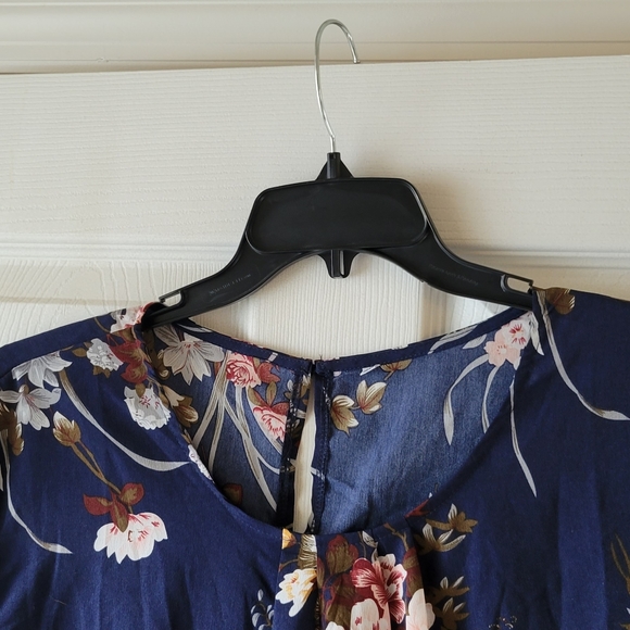 Floral Plus-Size 4x Cap sleeve blouse - Picture 6 of 8